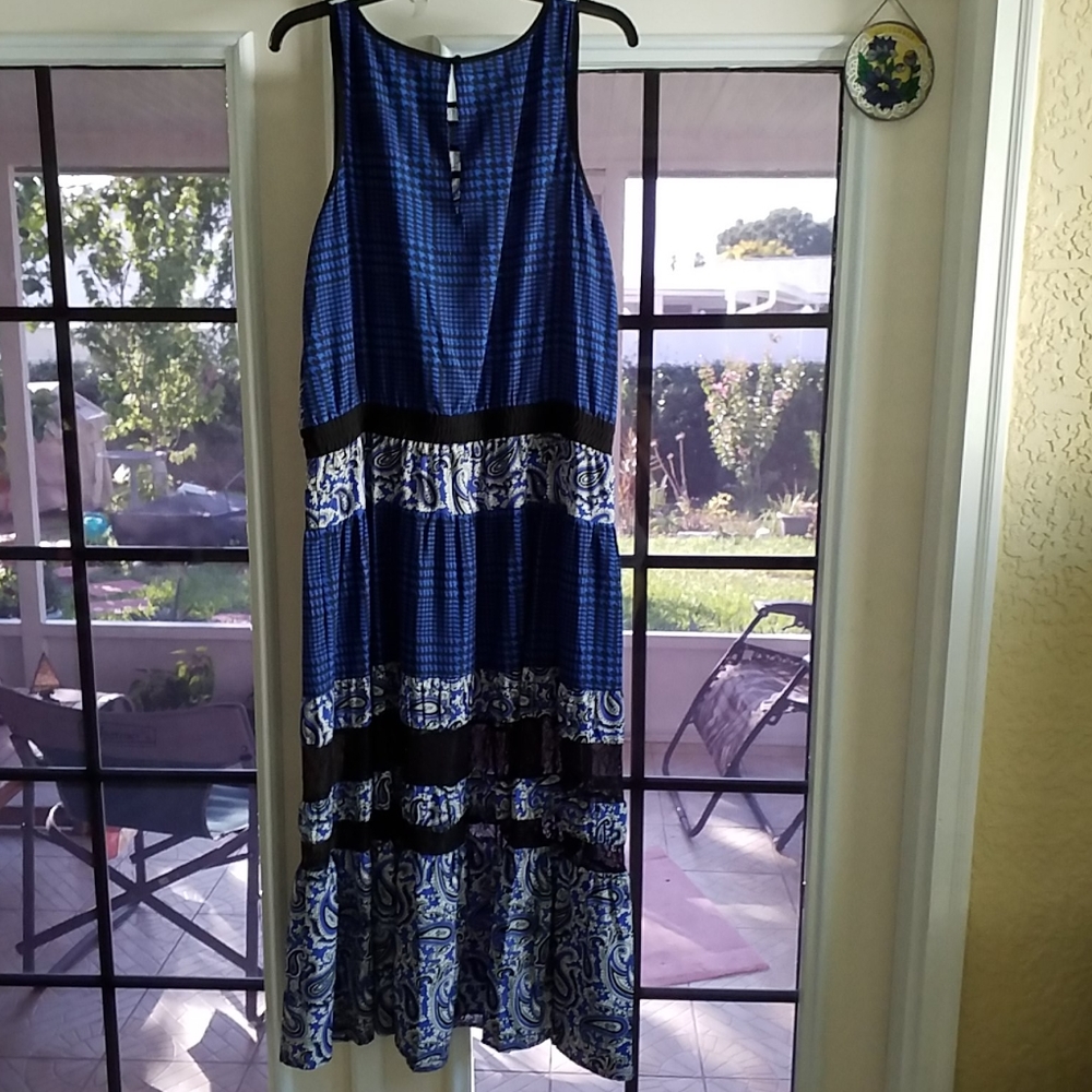 Dress - Picture 2 of 2